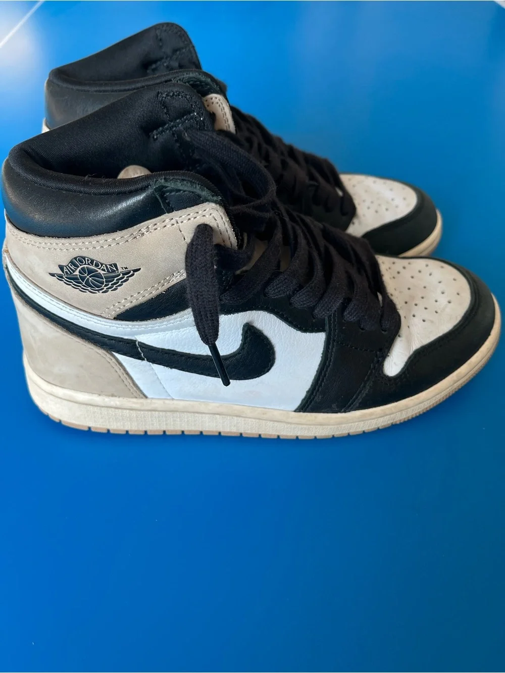 Women’s Air Jordan 1 Retro-Size 6